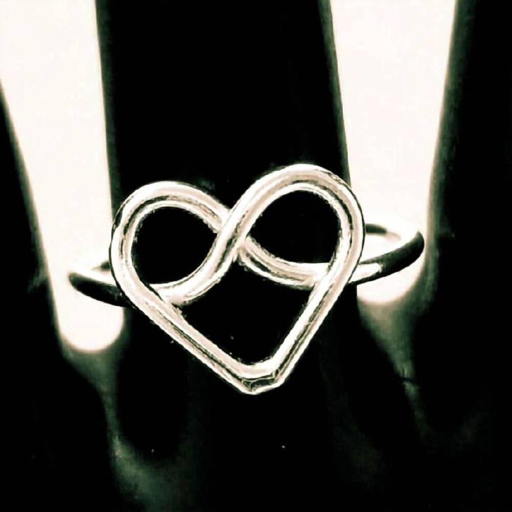 NEW COSTELLO INTERNATIONAL women's happy heart symbol ring in silver